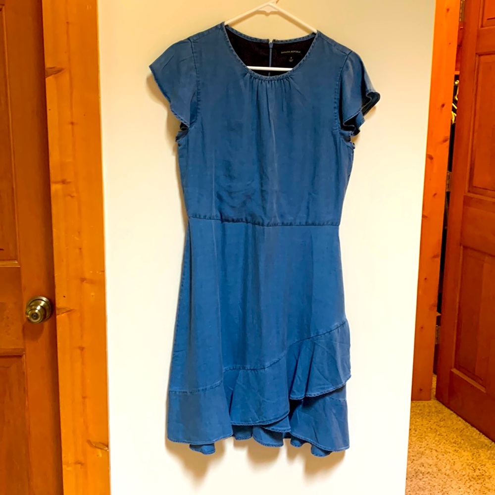 Adorable chambray Banana Republic dress
